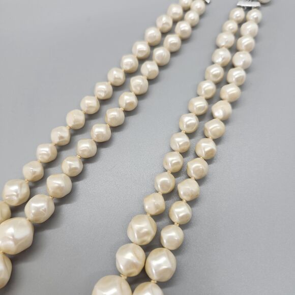 VTG Chunky Pearl Tone Double Strand Necklace Graduated Beads Hand Strung Japan - Picture 6 of 10